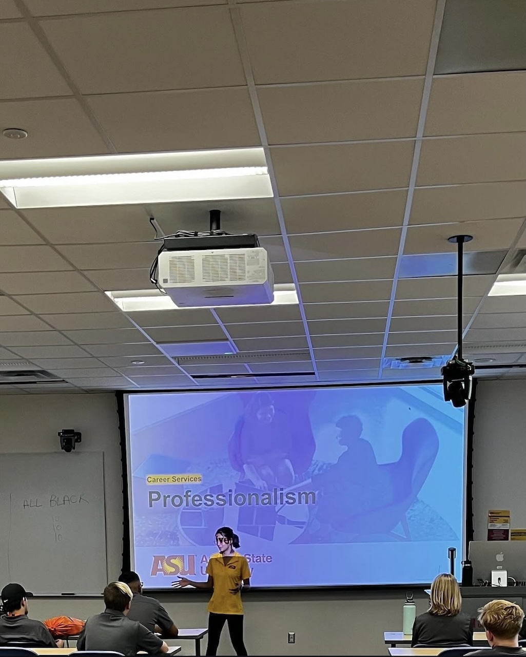 Business data analytics alum Paridhi Saboo coaching fellow students in her position as Career Peer at W. P. Carey